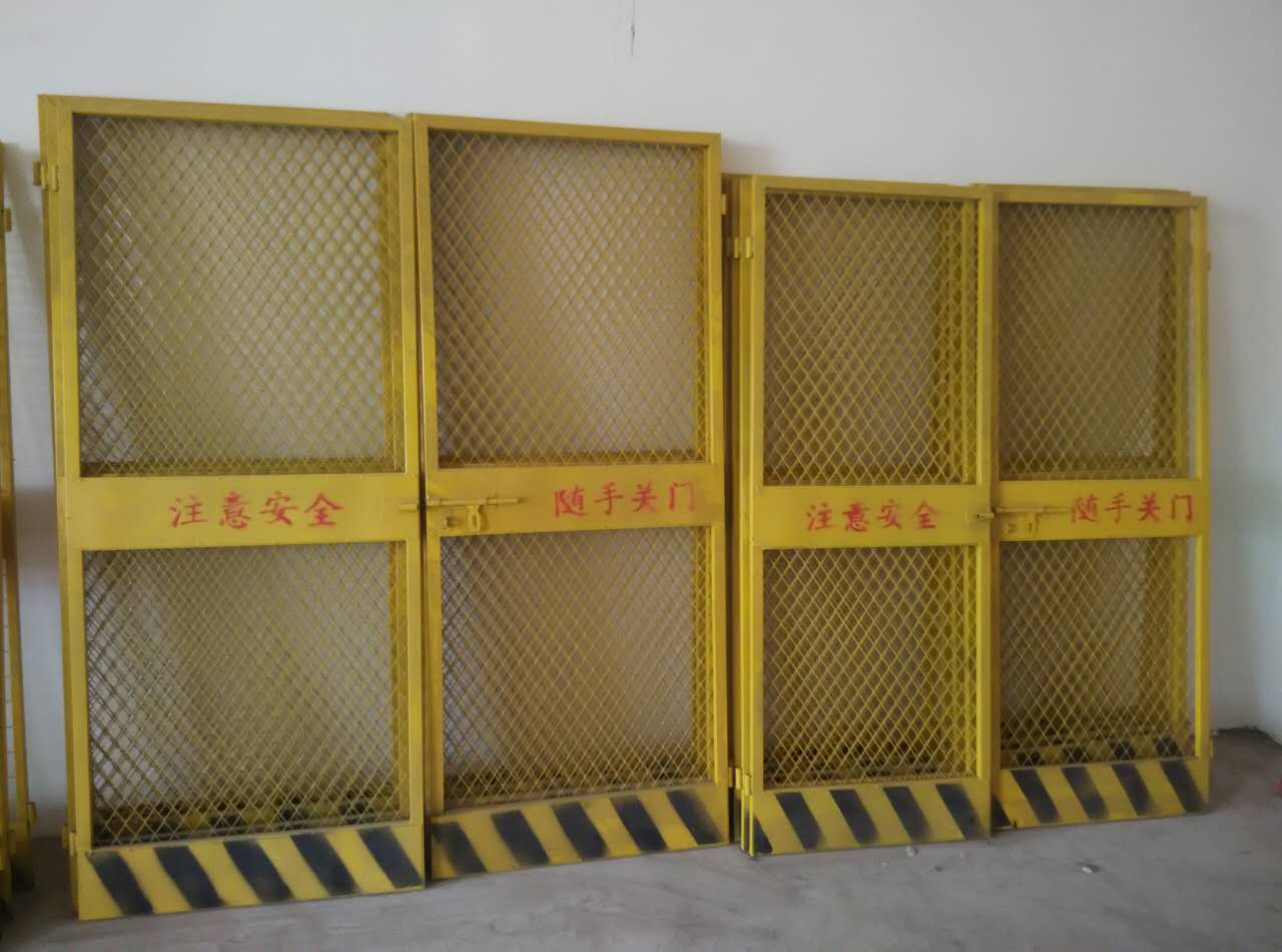 菱形孔施工電梯防護(hù)門 施工電梯防護(hù)門